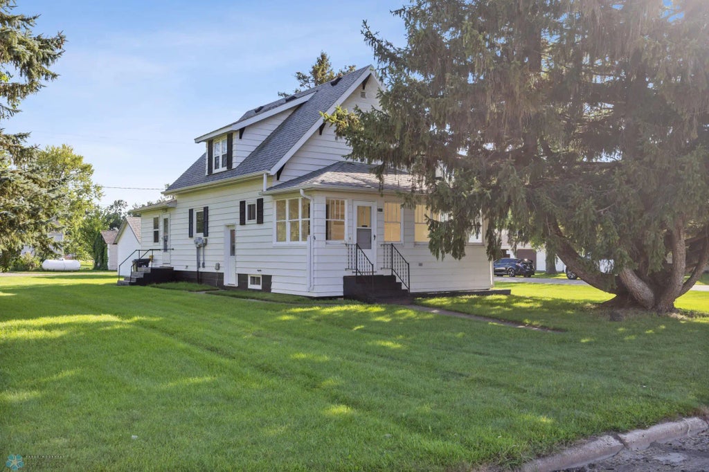 211 Np Avenue W, Ulen