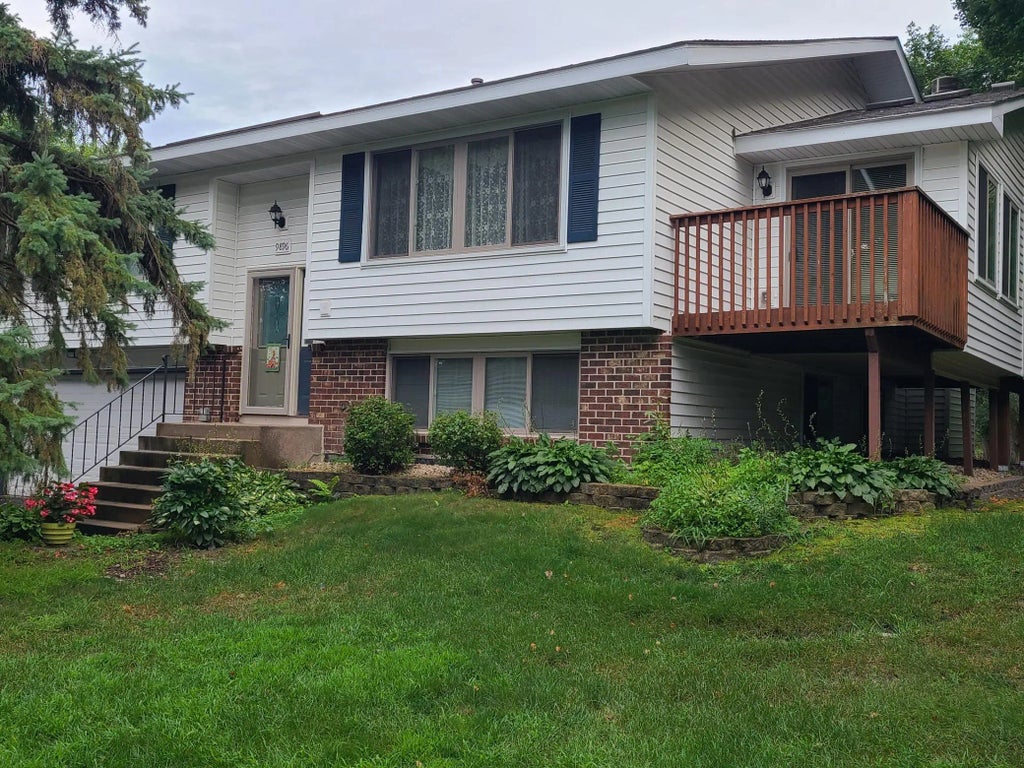 9896 Clover Leaf Parkway Ne, Blaine