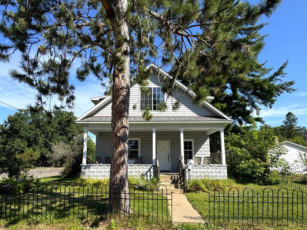 201 7th Street Ne, Crosby