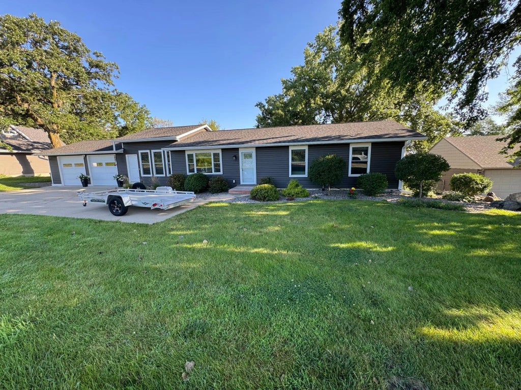 1617 South Shore Drive, Albert Lea