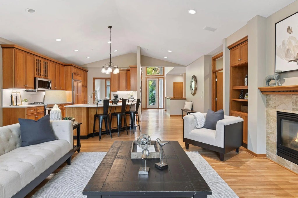 9821 Enclave Drive, Minnetonka