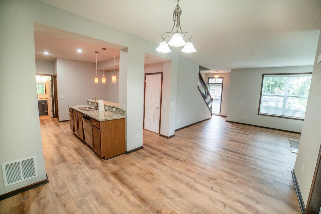 1952 Commonwealth Blvd 8, Chanhassen