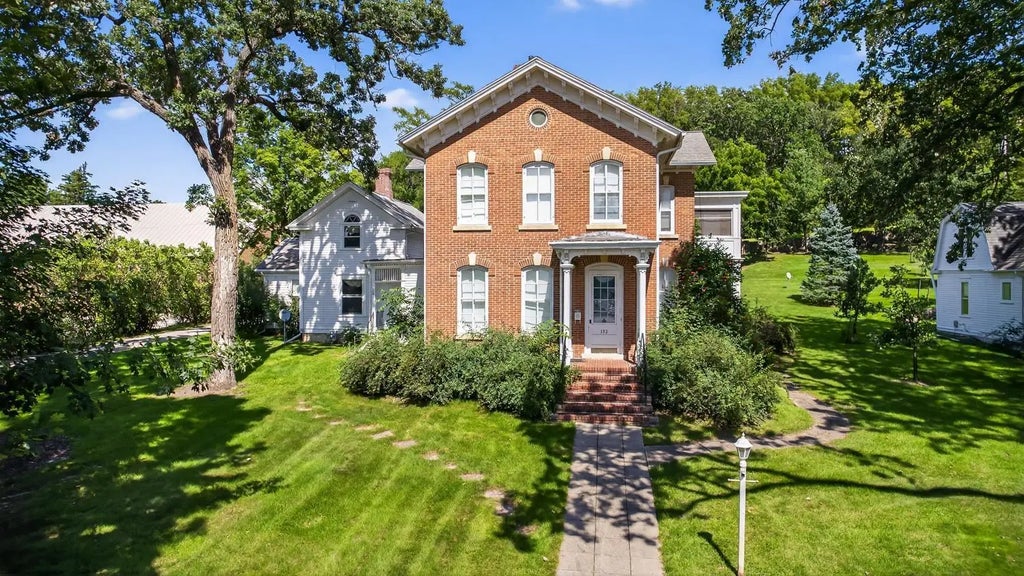 130,132,202 Winona Street Se, Chatfield