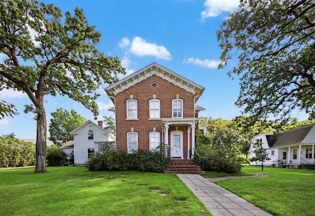 130,132,202 Winona Street Se, Chatfield