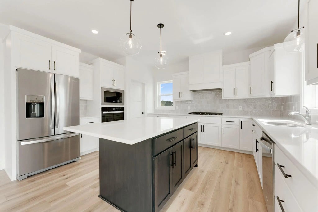 15068 Ardmullivan Lane, Rosemount