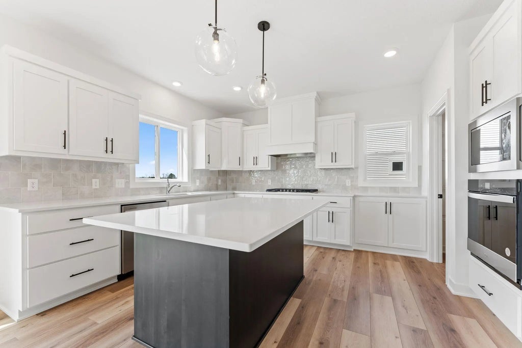 1280 Ardcurra Row, Rosemount