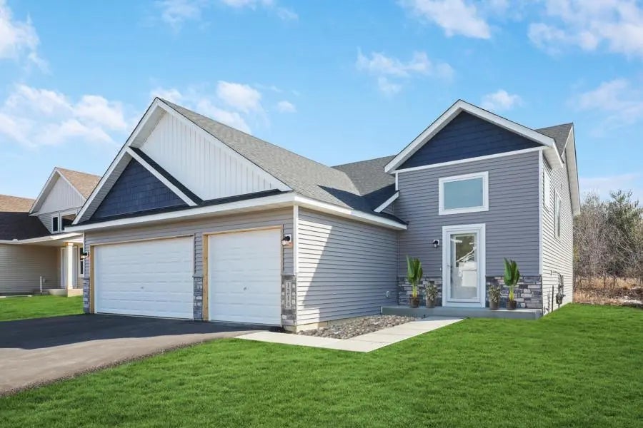 2110 Goldenray Drive Ne, Faribault