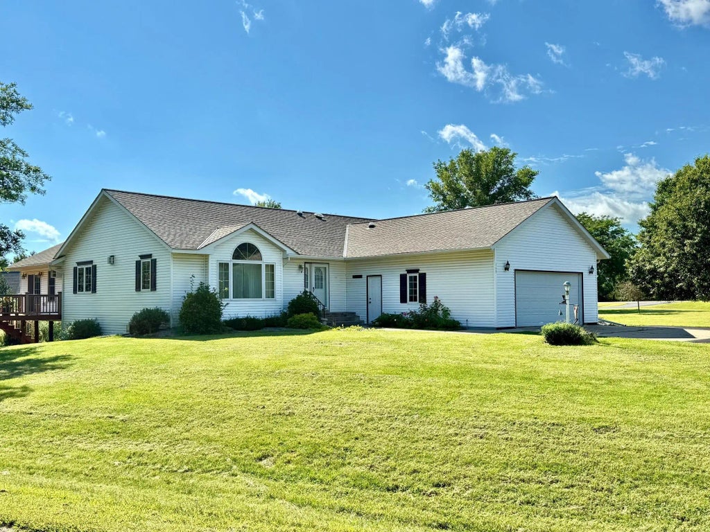 115 Burr Oak Road, Redwood Falls
