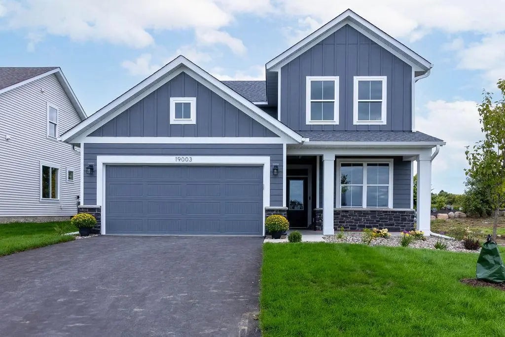 19003 Cloverleaf Way, Farmington