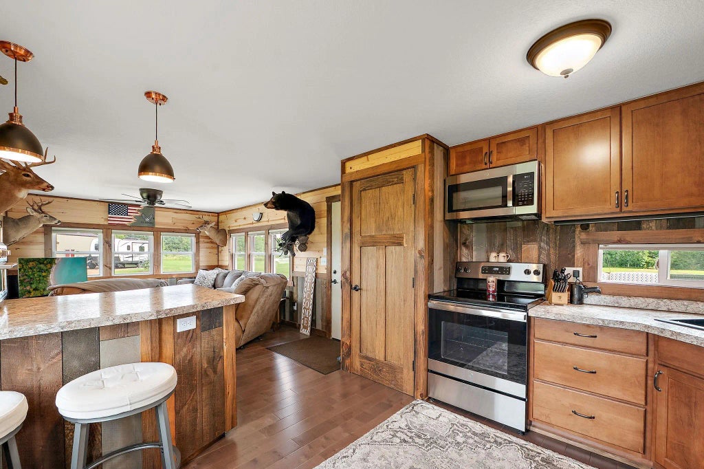 4030 North Road, Moose Lake