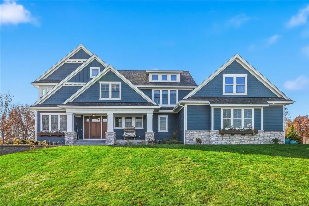 1650 Waters Edge Drive, New Richmond