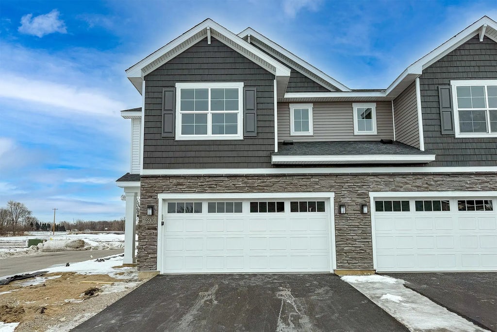 19936 Hunters Ridge, Corcoran