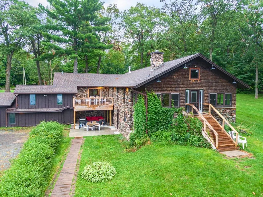 1082 240th Avenue, Georgetown Twp