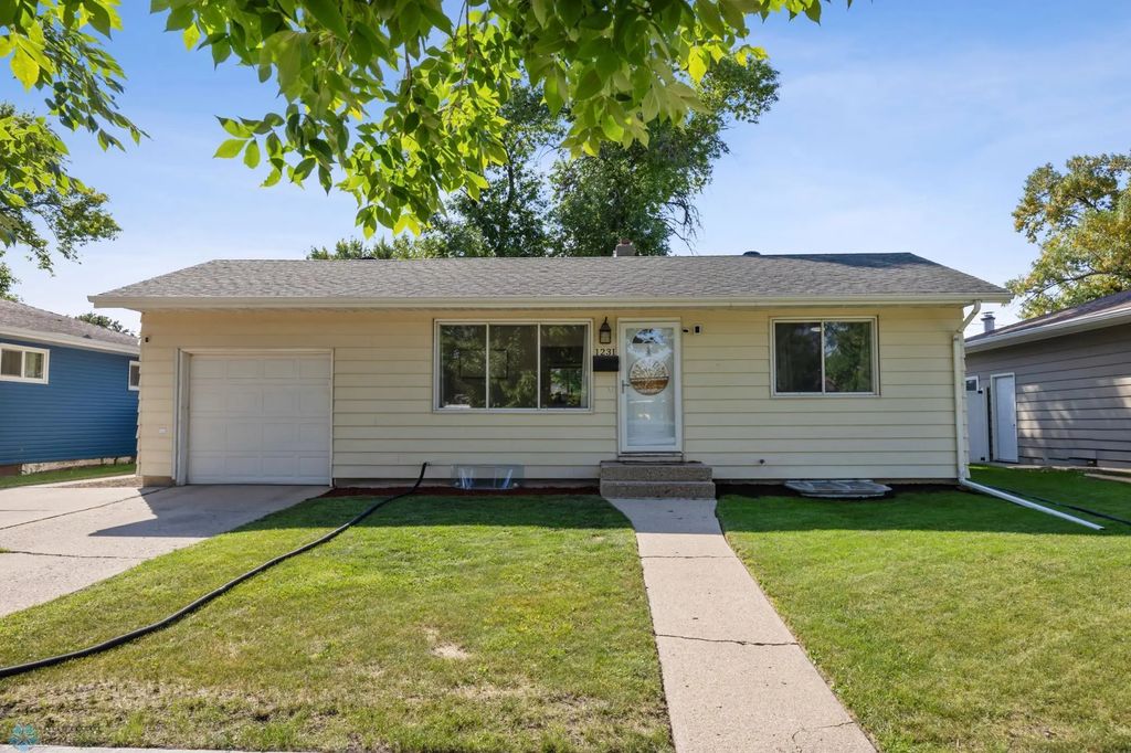 1231 16th Street N, Moorhead