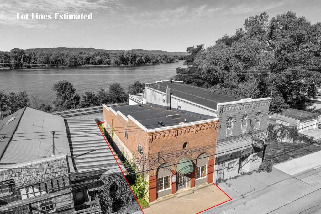 121 S Main Street, Fountain City