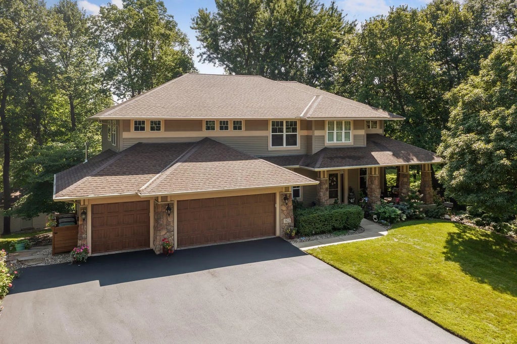 7423 Tristan Knoll, Victoria