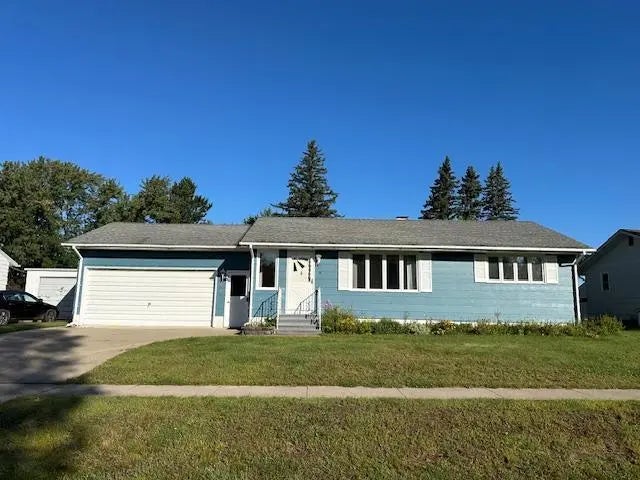 51 Elm Boulevard, Babbitt