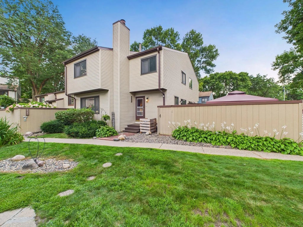 6359 Saint Johns Drive, Eden Prairie