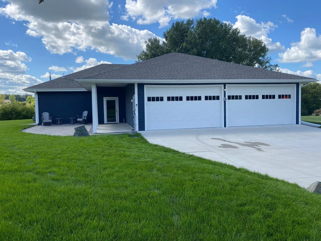 1740 Bay Oaks Drive, Albert Lea