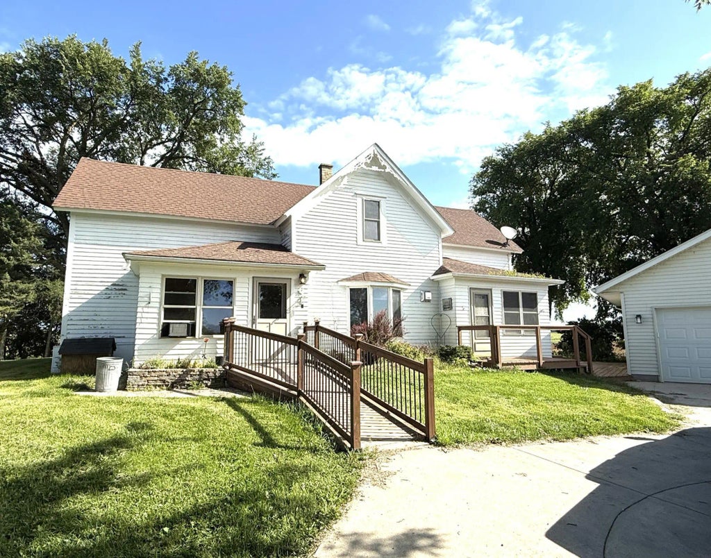 26377 705th Avenue, Dassel