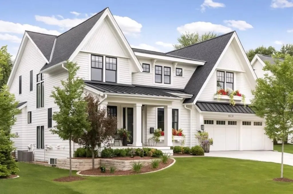 601 Fox Hill Drive, Chanhassen