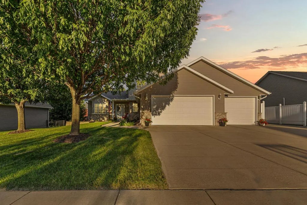 1205 Amber Lane, Faribault