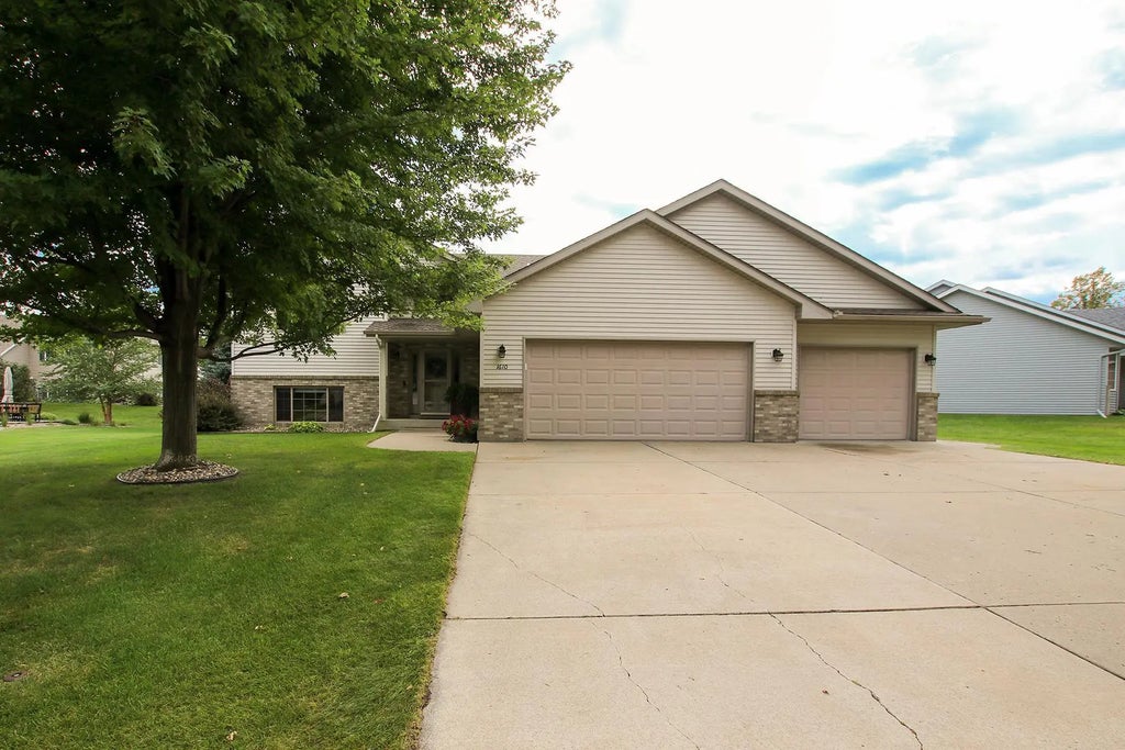 1610 Mahogany Court Sw, Hutchinson