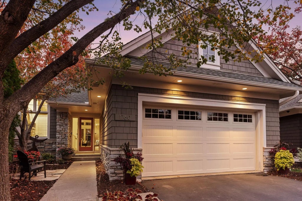 1760 Waterford Court, Golden Valley