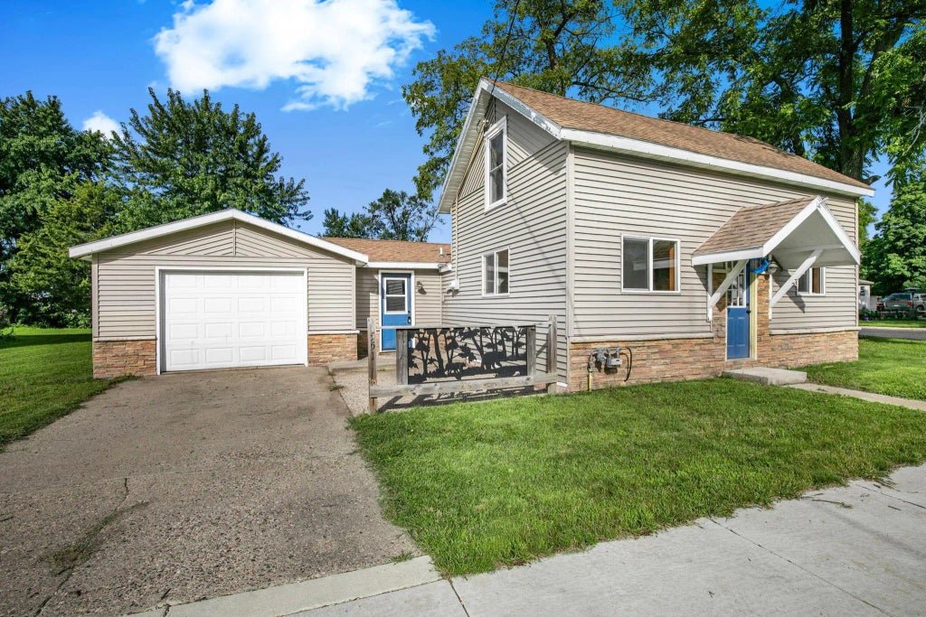 551 1st Street N, Dassel