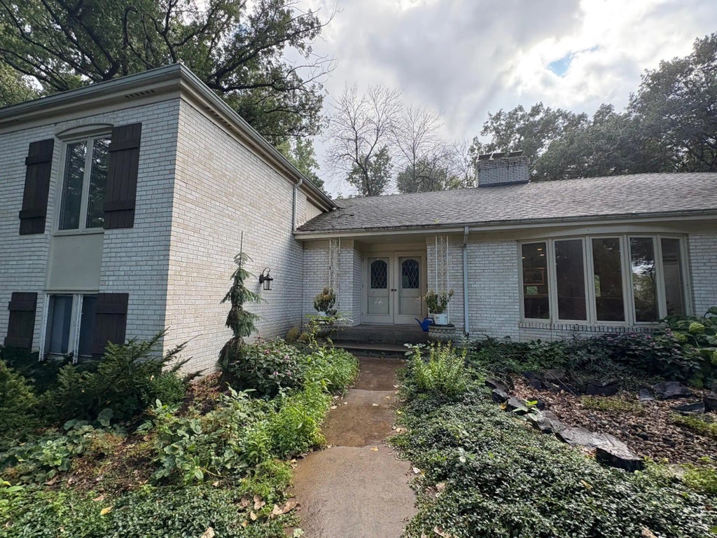 23 Evergreen Road, North Oaks