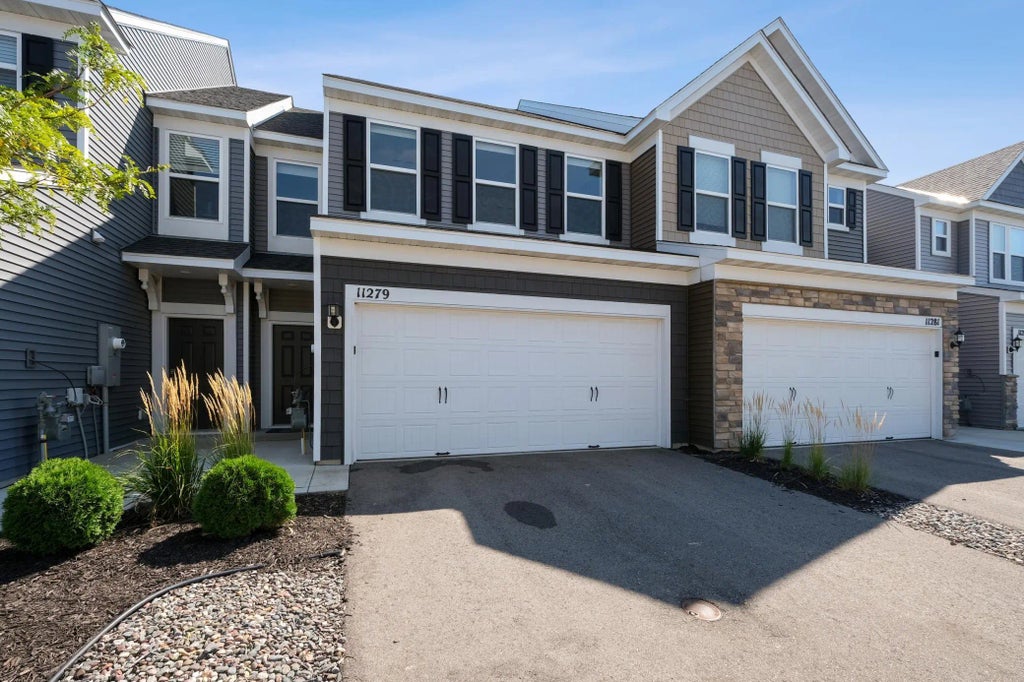 11279 Crestbury Drive, Woodbury