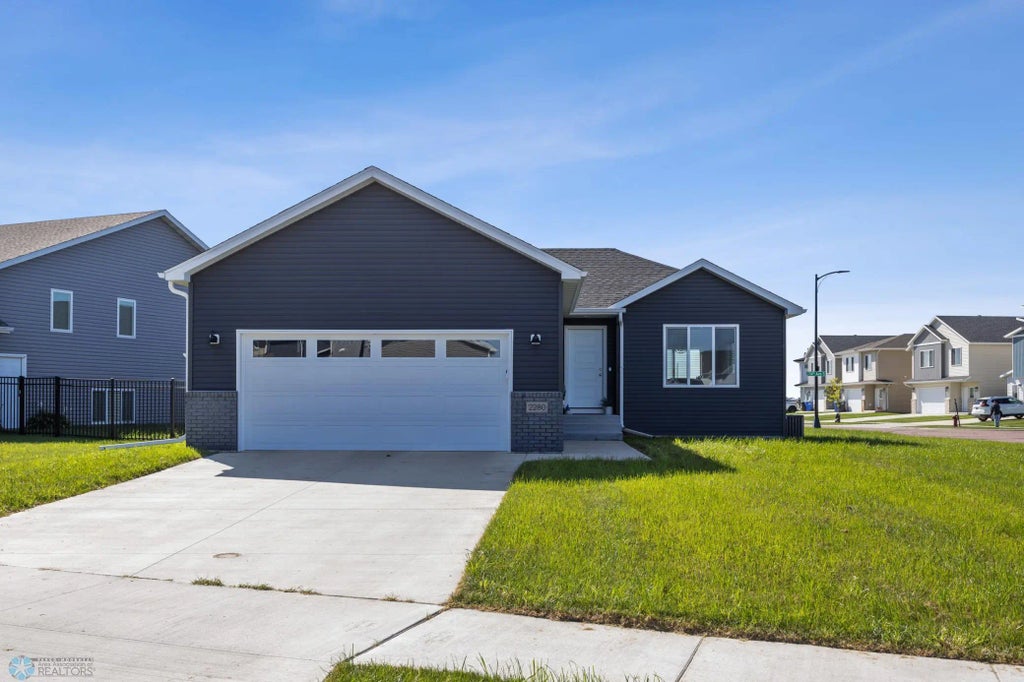 2280 Griffin Drive S, Fargo