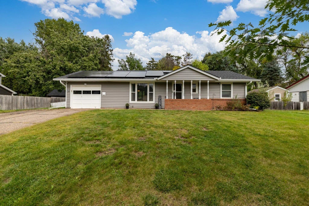 7928 Hillside Trail S, Cottage Grove