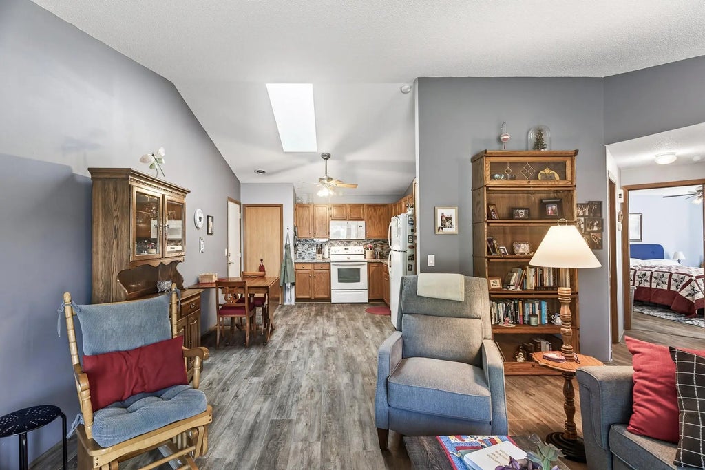 3662 Gershwin Lane N, Oakdale