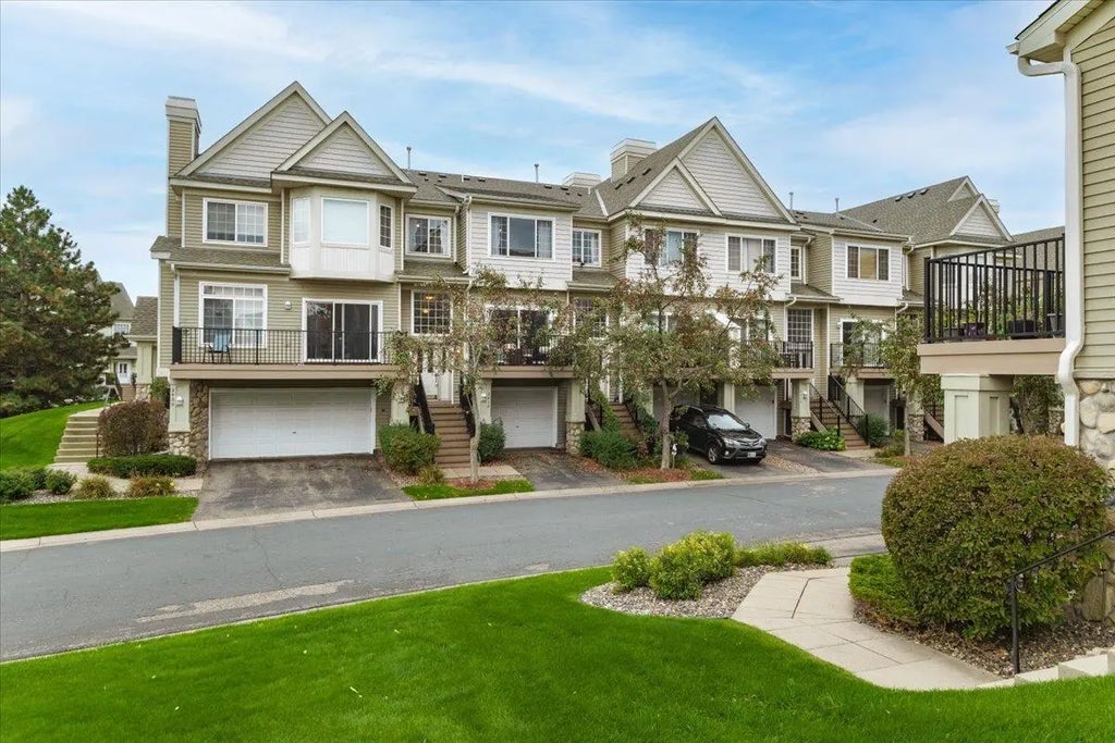 2418 Eagle Trace Lane, Woodbury