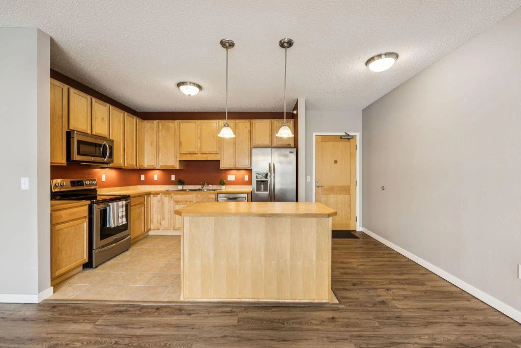 619 8th Street Se 208, Minneapolis