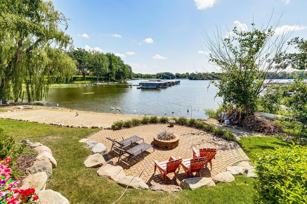 3586 Crystal Bay Lane Nw, Prior Lake