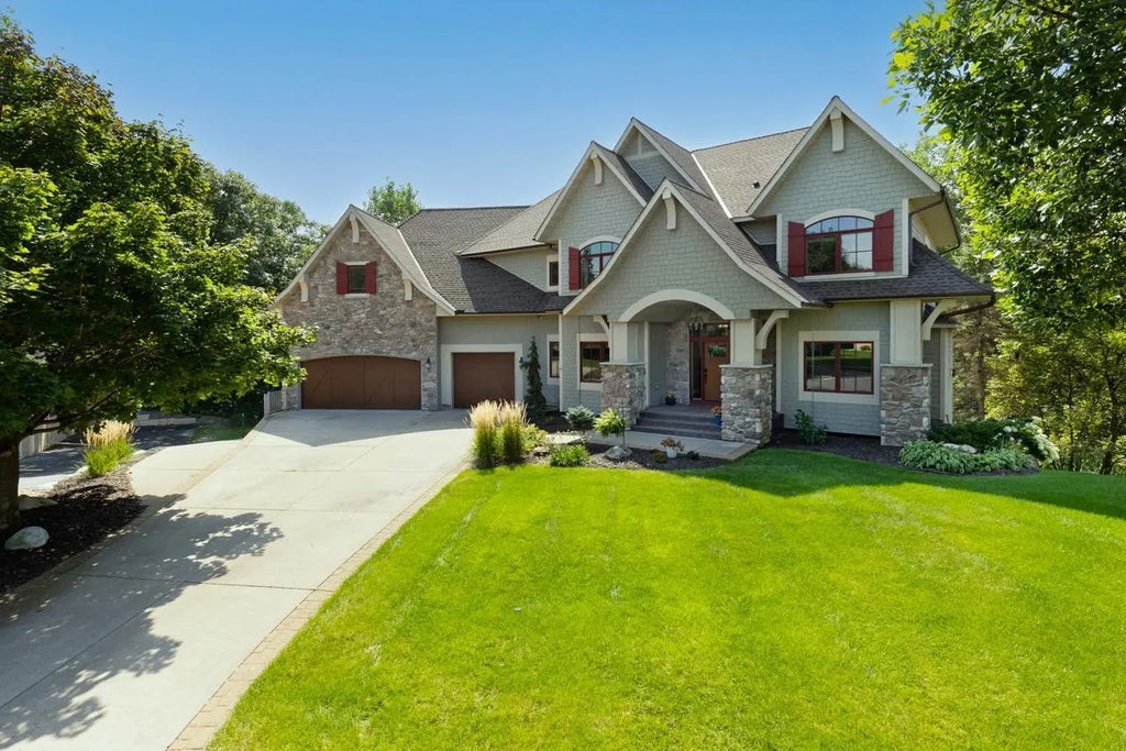 18674 Ponderosa Court, Eden Prairie