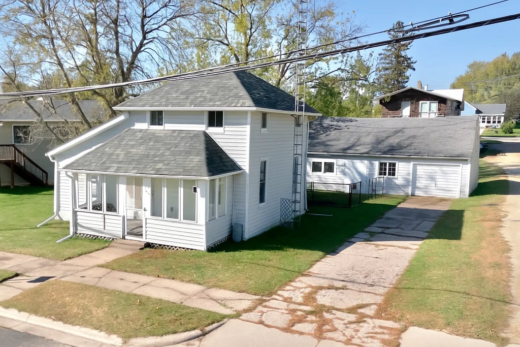 130 6th Street Sw, Plainview