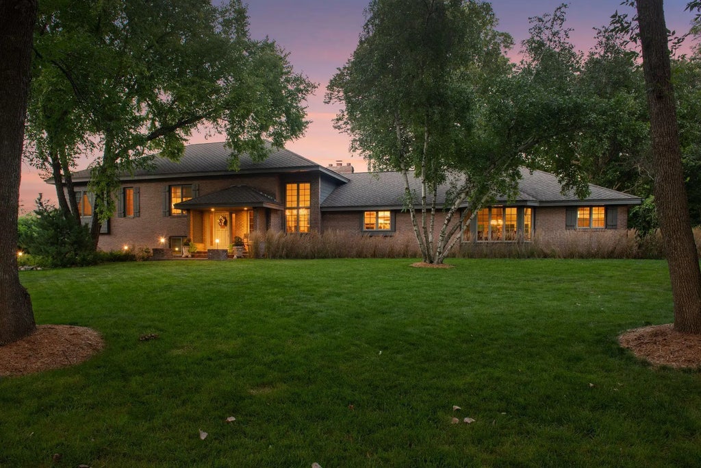 461 Peavey Lane, Wayzata