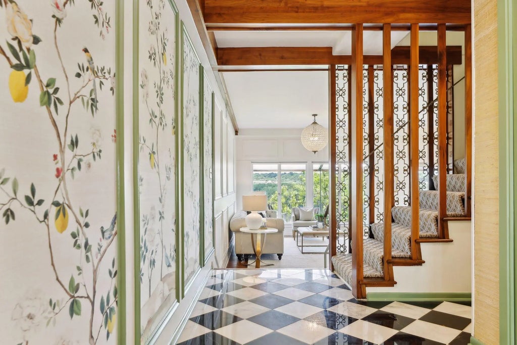 1127 Sibley Memorial Highway 4, Lilydale