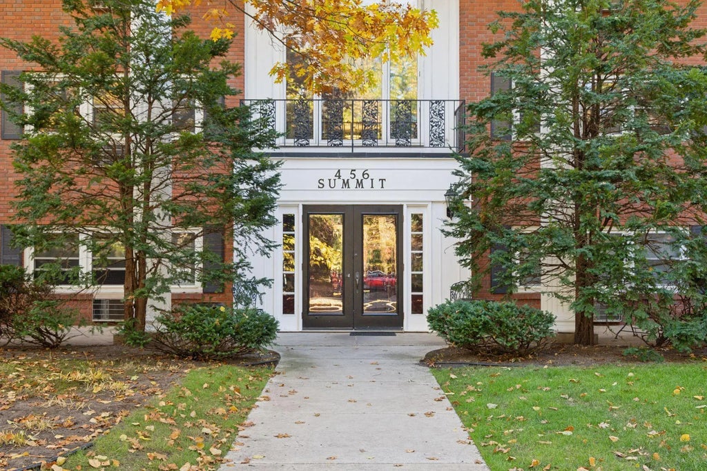 456 Summit Avenue 203, Saint Paul