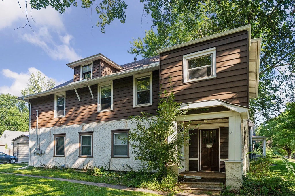 1083 Chatsworth Street N, Saint Paul