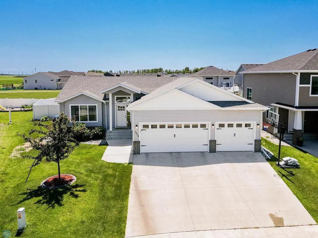 5828 58th Avenue S, Fargo