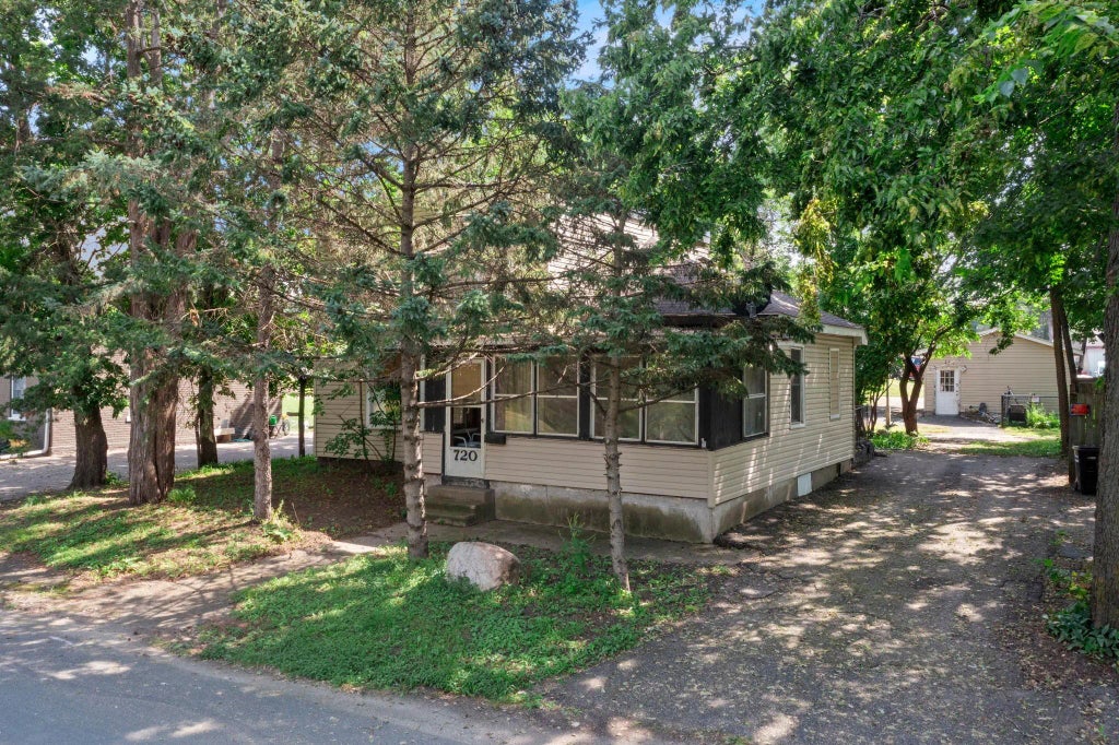 720 Bluff Avenue E, Shakopee