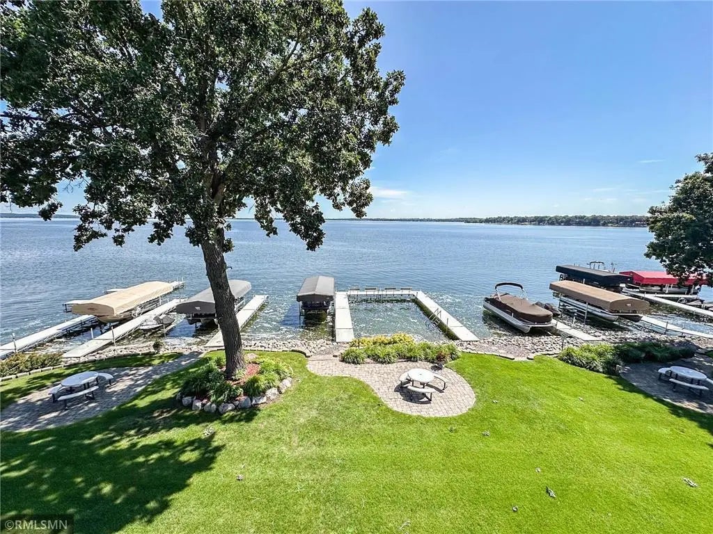 151 Lake Avenue N 102, Spicer