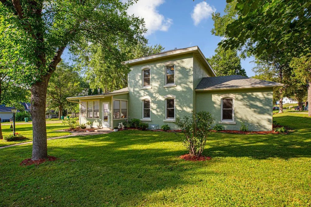 219 Davis Street, Le Sueur