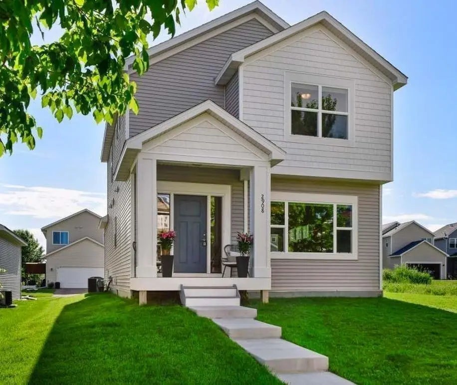 2908 Mark Twain Drive, Chaska