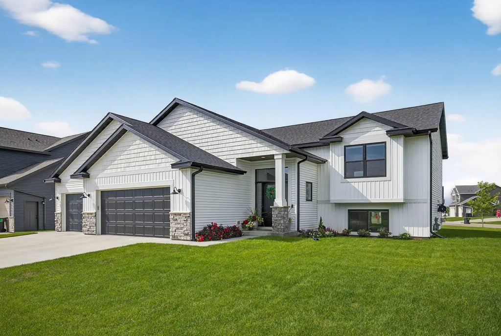 2431 Phoenix Road Sw, Rochester