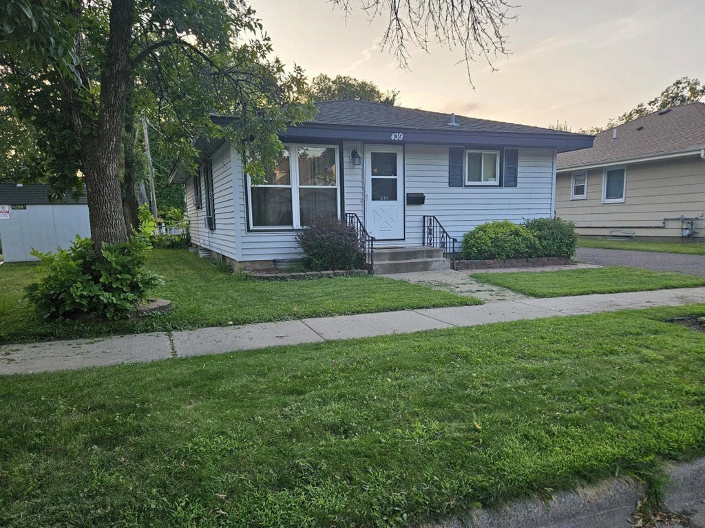 439 Clinton Avenue, Saint Paul